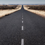 Některé silnice v Namibii mohou směle konkurovat těm u nás