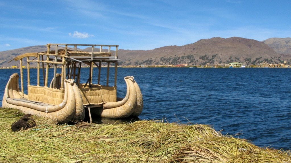 Loďka z rákosu, Uros, Titicaca, Peru