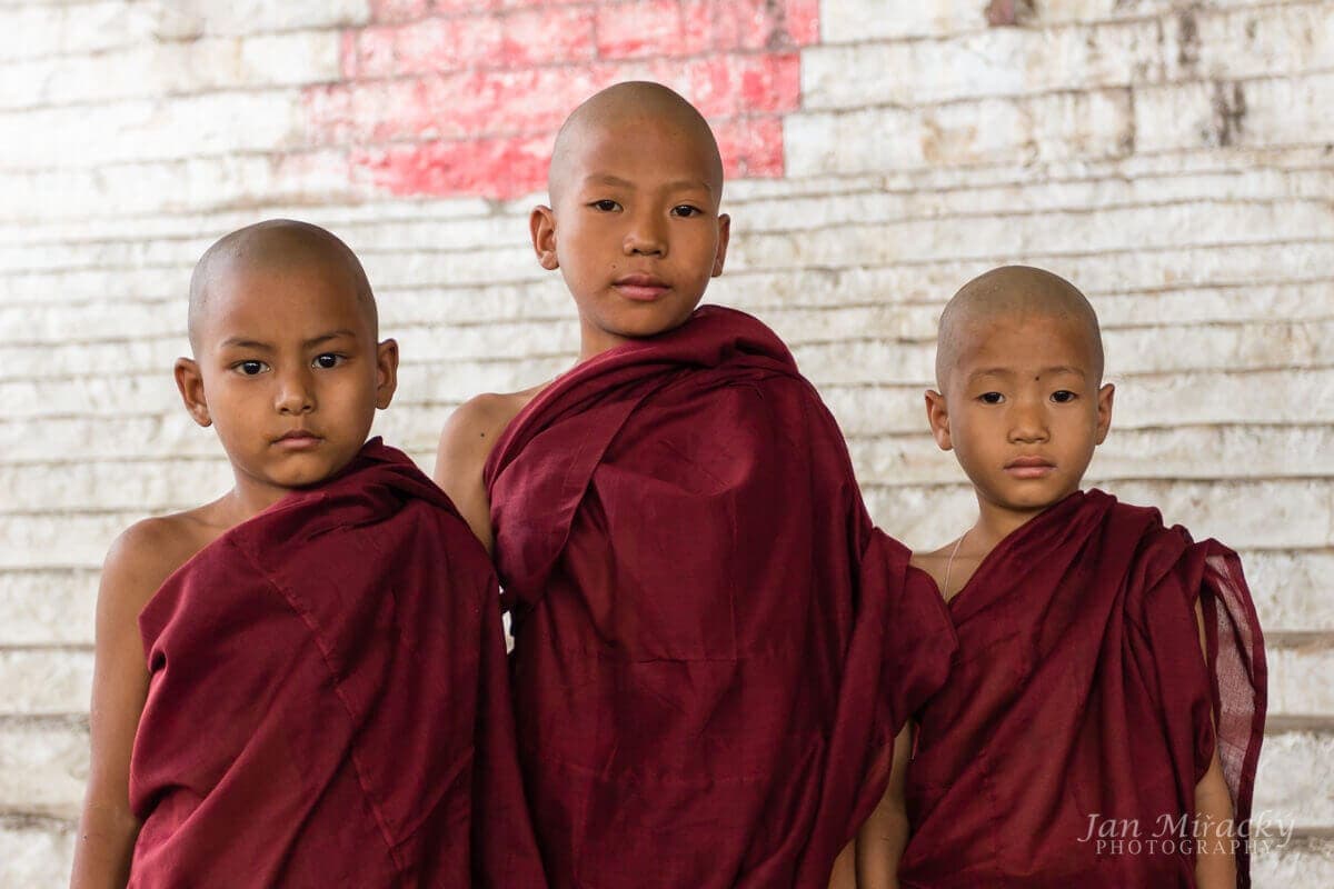 Barmští mladí mniši