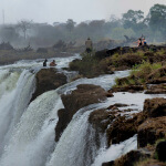 Viktoriiny vodopády a Ďáblův bazén (Top of Victoria Falls od Lip Kee / CC BY-SA 2.0)