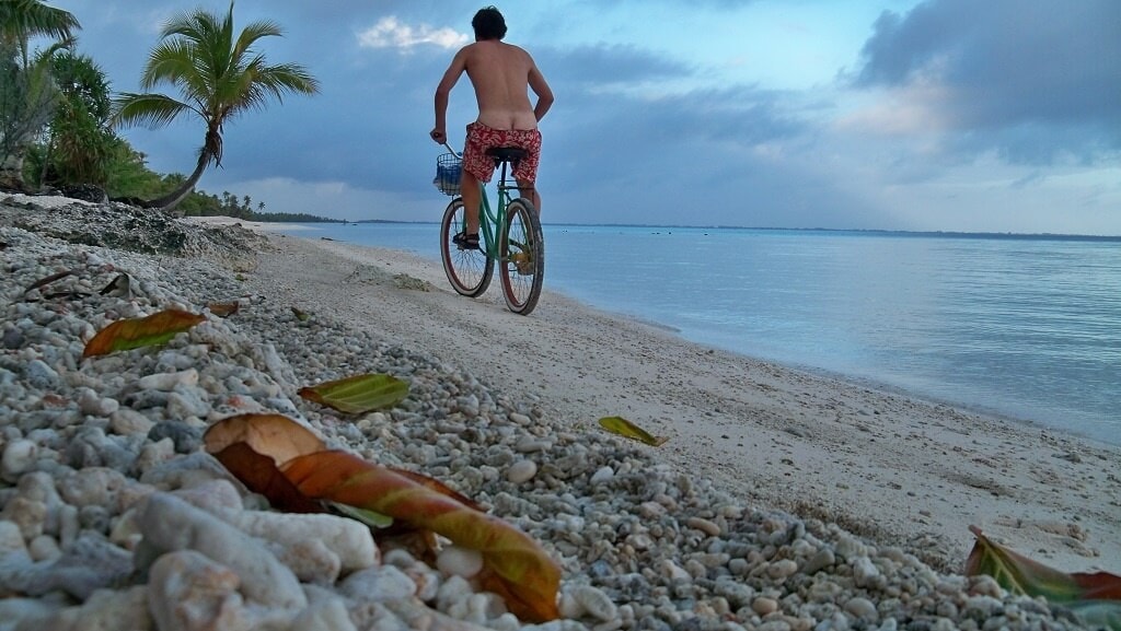 Trosečnický život na atolu Fakarava, Francouzská Polynésie