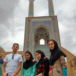 Vítek pózuje s íránskými děvčaty - Jazd - Expedice Írán 2016