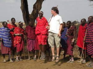 Tanec s masajskými bojovníky v keňském národním parku Amboseli.