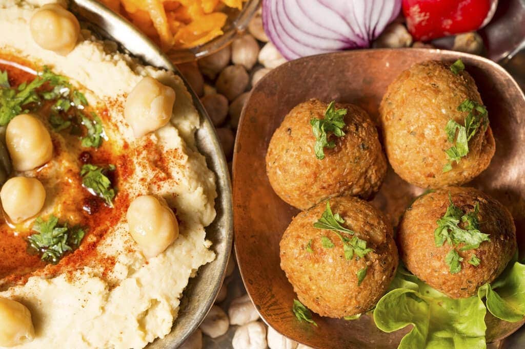 Hummus a falafel