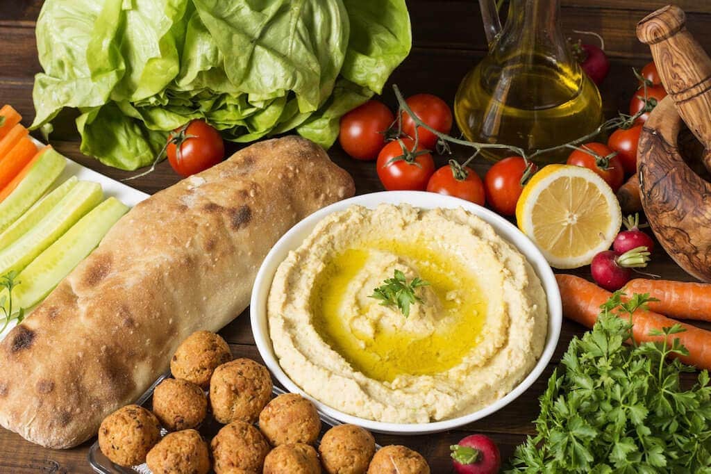 Hummus a falafel