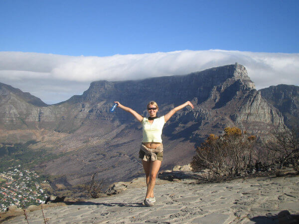Na vrcholu Lions Head a v pozadi Table Mountain, JAR