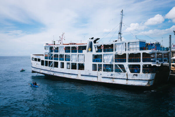 Jeden z typických trajektů Filipín propojující ostrov Negros s okolním světem