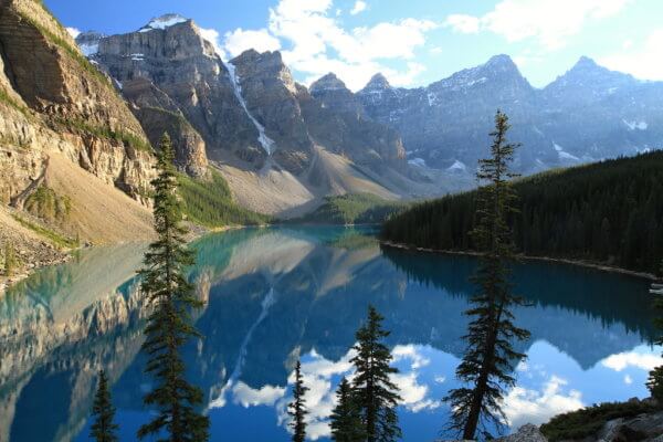 Lake Moraine je jedno z nejkrásnějších jezer Kanady a možná celého světa