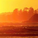 Západ slunce nad západním pobřežím ostrova Vancouver Island