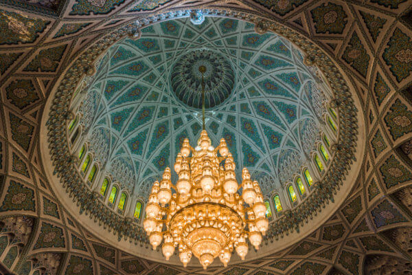 Obrovský lustr v Qaboosově mešitě