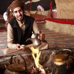 Tradiční příprava čaje na ohni