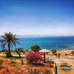 Takovýchto pláží na jordánské straně Mrtvého moře moc není