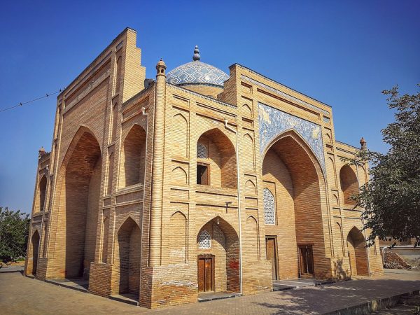 Mauzoleum ve městě Khujand