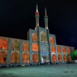Amir Chakhmaq Complex v centru města Jazd se skládá z mešity karavanseráje, lázeňského domu, studny se studenou vodou a cukrárny
