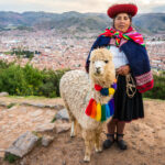 Peruánka s lamou v Cuscu
