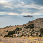 Pohled na terasy na ostrově Amantani na jezeře Titicaca