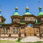 Pravoslavná dřevěná katedrála ve městě Karakol