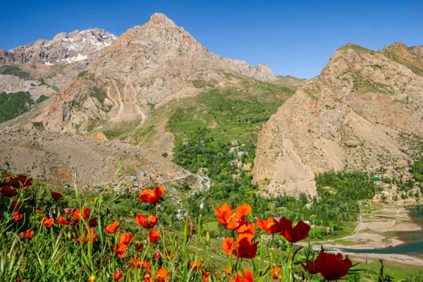 Fanské hory v Tádžikistánu patří k těm nejbarevnějším