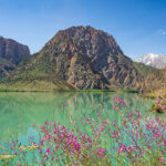 Nejznámější jezero v Tádžikistánu Iskanderkul, kde má svou chatu i tádžický prezident