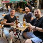 Se starými přáteli na pivě v istanbulském Taksimu