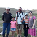 Milé setkání s nomádskou rodinou cestou ke kyrgyzskému jezeru Song Kol