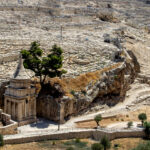 Největší židovský hřbitov na světe, který najdeme na Olivové hoře. V popředí je vidět Abšalónova hrobka.