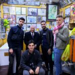 S ostaními cestovateli v tradičním bagdádském juiceshopu