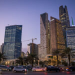 King Abdullah Financial District v Rijádu je moderní finanční centrum plné vysokých budov bankovních domů a luxusních hotelů. Bylo postaveno s cílem přilákat globální obchodní a investiční aktivity