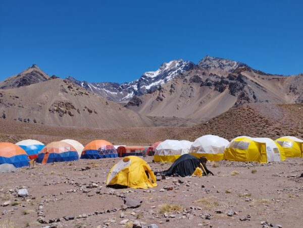 Základní tábor Confluencia, 3400 m.n.m