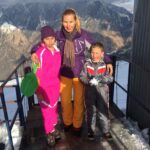 Hanka s dětmi v Indii na horách v lyžařském středisku Auli