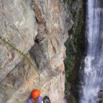 Vícedélkové pískovcové lezení vedle vodopádu, Venezuela