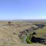 Ruiny středověkého hlavního města Arménie Ani nad kaňonem tvořícím současnou hranici mezi Tureckem a Arménií